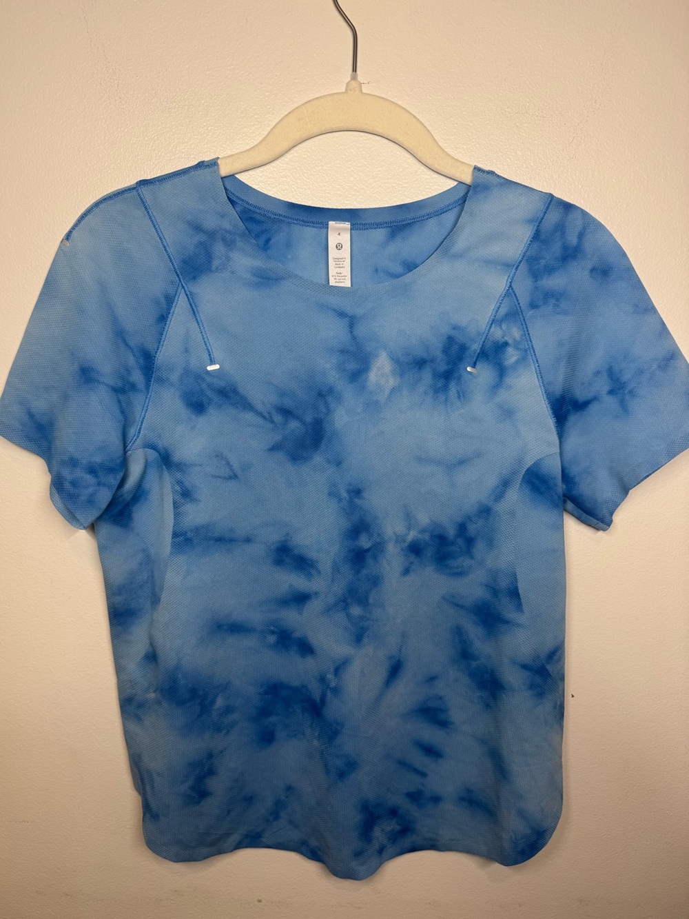 Lululemon Lightweight Run Kit Short
Sleeve-Tidal Dye Vapor Hawaiian Blue